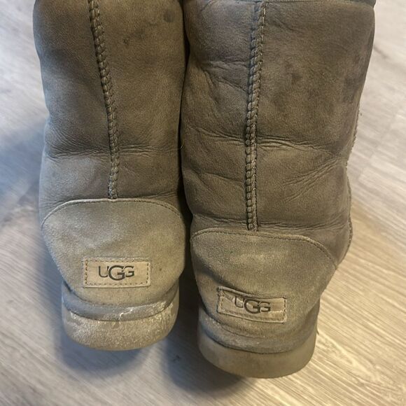 Pre- loved UGG boots size 7 Grey - Picture 2 of 3